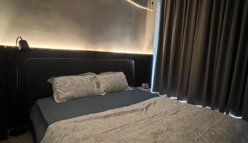 One-Bedroom Apartment with City View