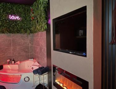 Suite with Hot Tub