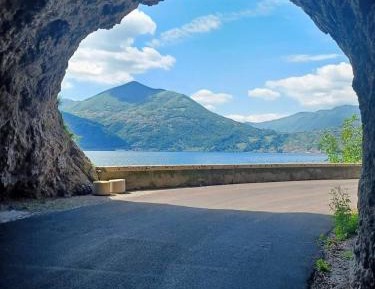 Apartment with Lake View