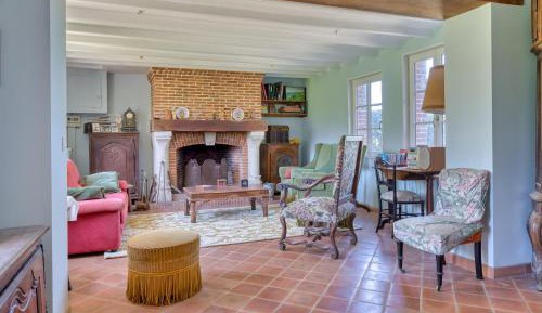 Eight-Bedroom Holiday Home