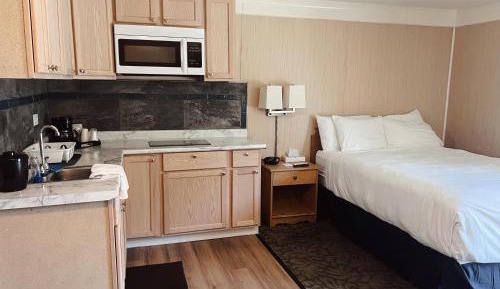Deluxe King Suite