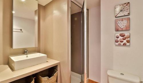 Deluxe One-Bedroom Apartment with Ocean View