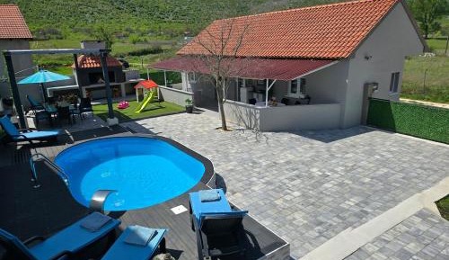 Three-Bedroom Holiday Home 