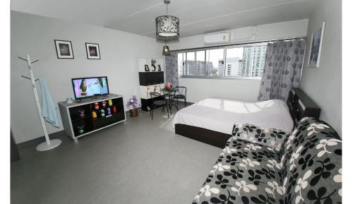 Deluxe Room (2 Adults + 1 Child)