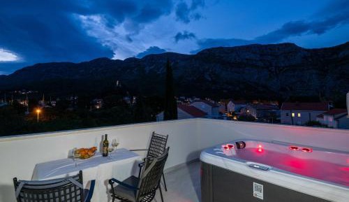 One Bedroom Apartment with Hot Tub