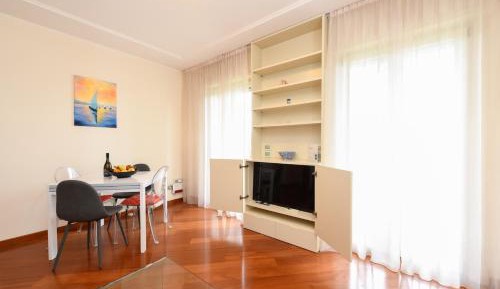 Two-Bedroom Apartment with Lake View