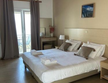 Double or Twin Room with Sea View