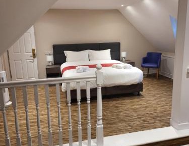 Deluxe Double Suite with Bath