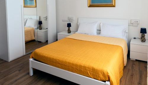 One-Bedroom Deluxe Apartment