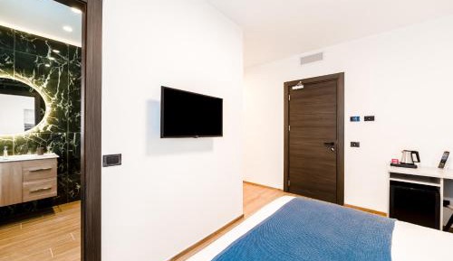 Double or Twin Room with Private Bathroom