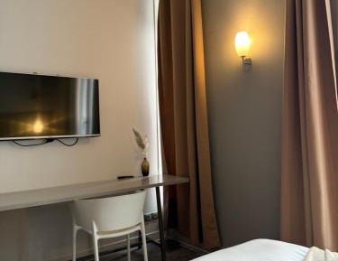 Superior Double Room - Patio or Street view