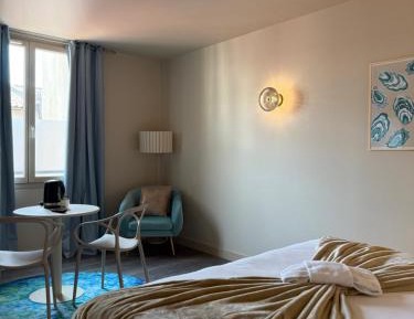 Suite - Patio or Street view
