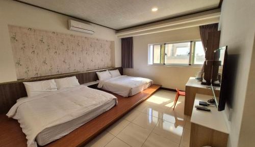 Quadruple Room with Private Bathroom