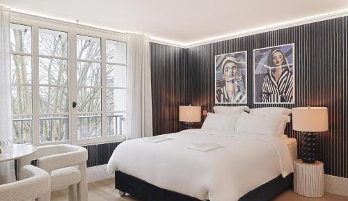 Queen Suite with Spa Bath