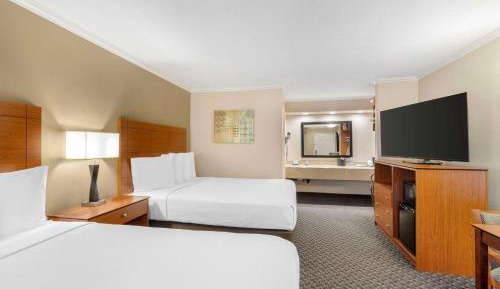 Queen Room with Two Queen Beds - Non-Smoking