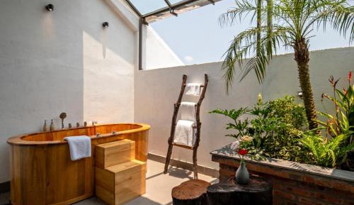 Deluxe Suite with Spa Bath