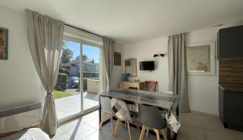 Holiday Home (6 Adults)