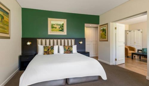 One-Bedroom King Suite with Partial Sea View