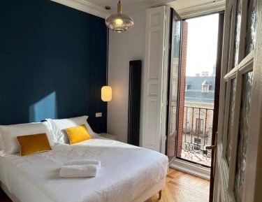 Deluxe Two-Bedroom Apartment with Garden View