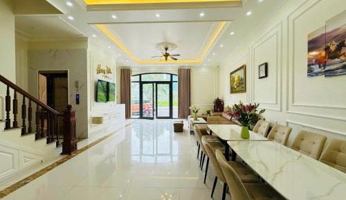 Seven-Bedroom House