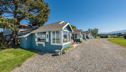 Bungalow - Water Front 