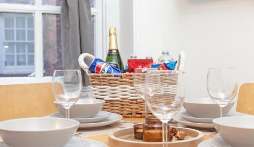 Three-Bedroom Deluxe Apartment