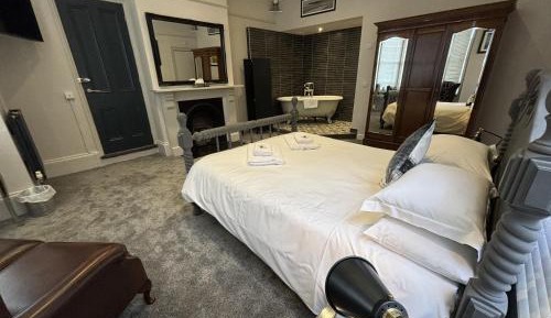 Deluxe Double Room with Bath