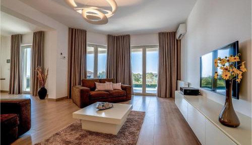 Five-Bedroom Holiday Home