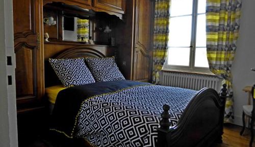 Standard Double Room with Shared Bathroom