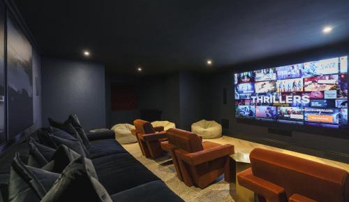 Villa with Garden View