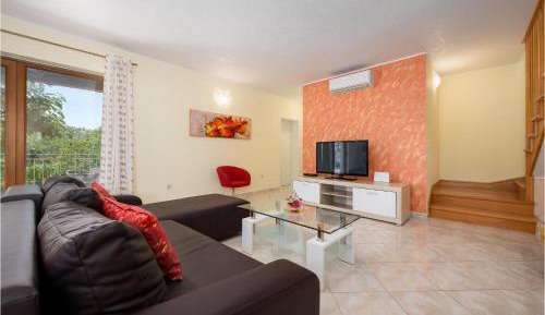 Three-Bedroom Vacation Home 