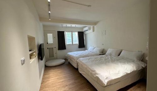 Quadruple Room with Private Bathroom