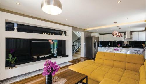 Four-Bedroom Holiday Home