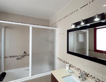 Deluxe Room (2 Adults + 1 Child)