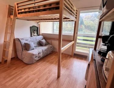 Apartment with Mountain View