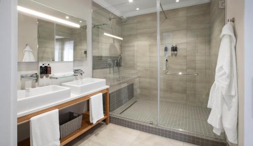 One-Bedroom Premier Apartment