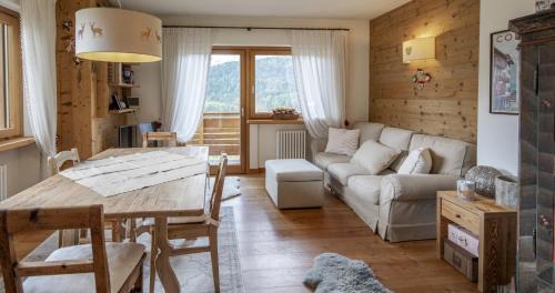 Two-Bedroom Deluxe Apartment with Balcony