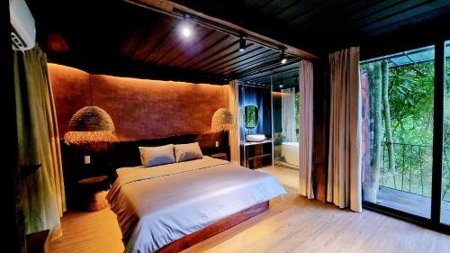 Bungalow - Water Front 