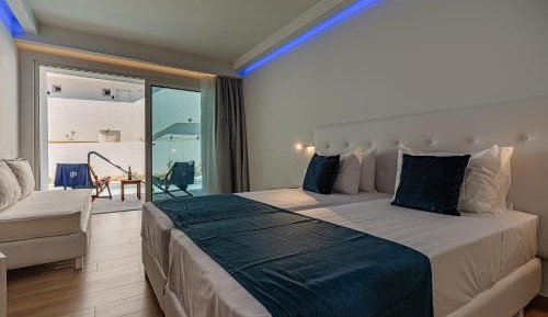 Suite with Pool View