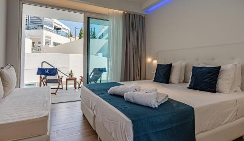 Junior Suite with Pool View