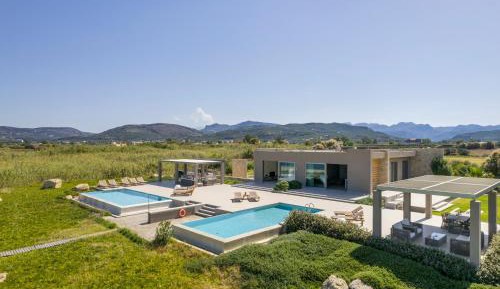Eight-Bedroom Beach Front Estate (Youphoria)