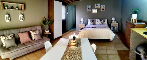 Deluxe Room (2 Adults + 1 Child)