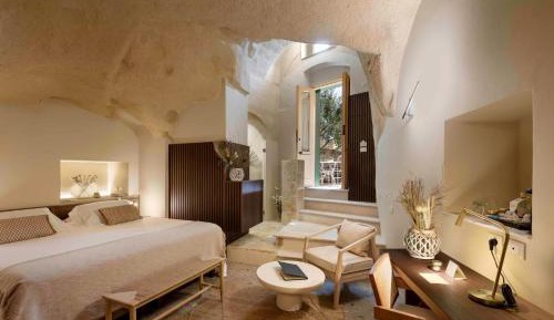 Double or Twin Room with Patio - Cave