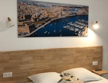 One-Bedroom Apartment with City View
