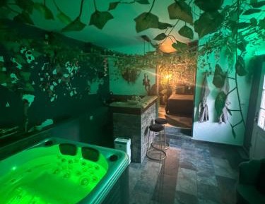 One-Bedroom Apartment with Pool View