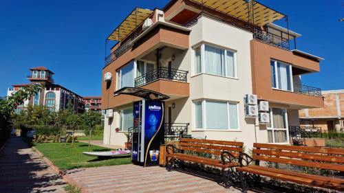 One-Bedroom Apartment with Balcony