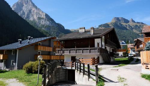 Apartment with Mountain View
