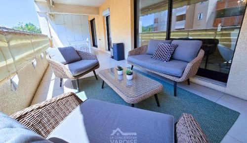 One-Bedroom Deluxe Apartment