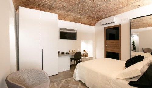 Deluxe Room (2 Adults + 1 Child)
