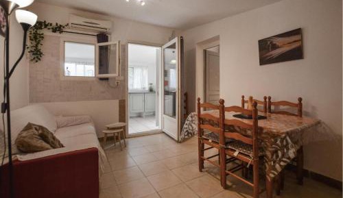 One-Bedroom Holiday Home